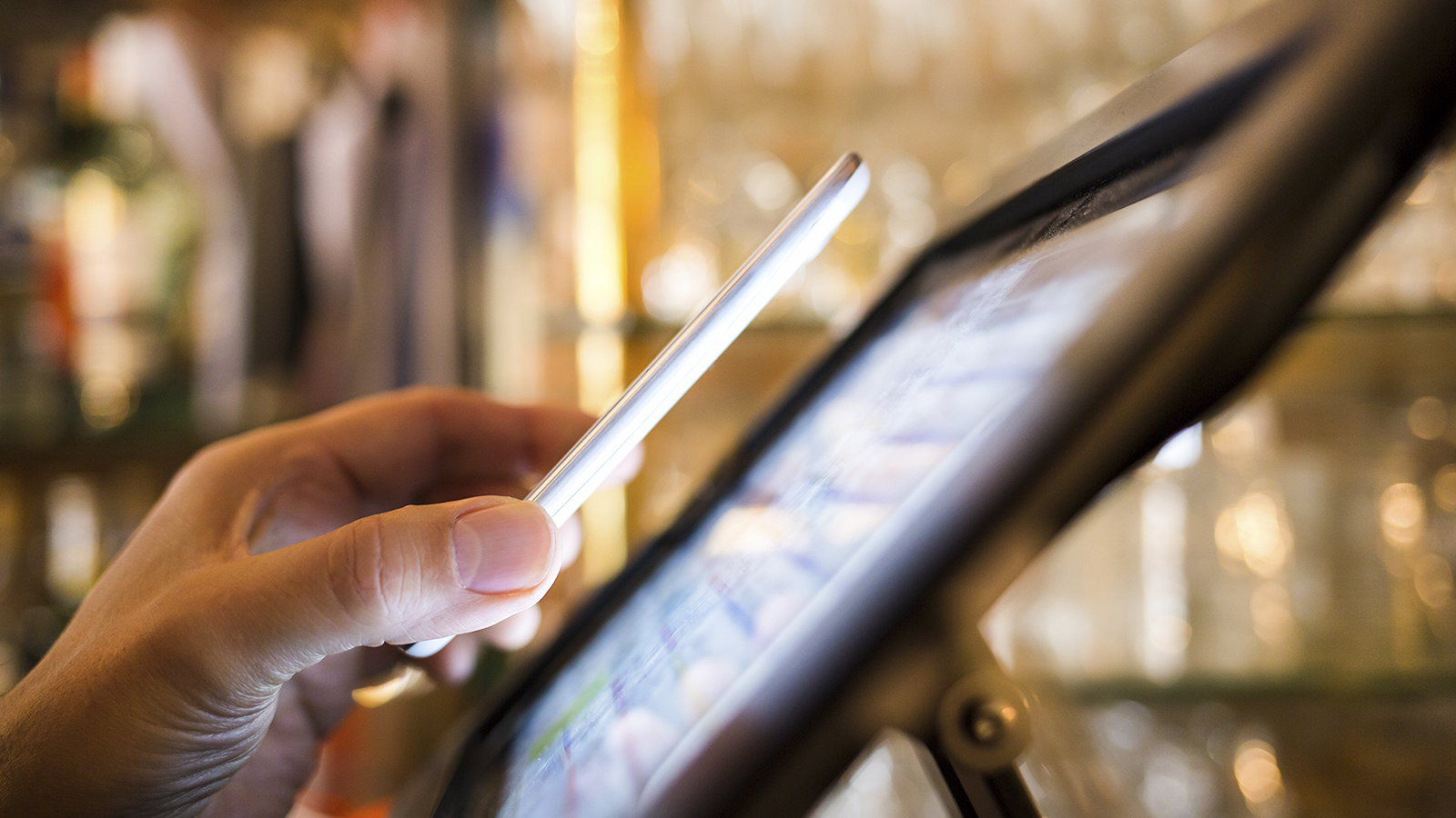 Pagamento por aproximação com celular no comércio