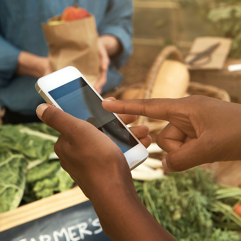 Compra no mercado realizada pelo celular