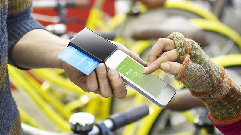 Using a Visa EMV chip card to make purchase.
